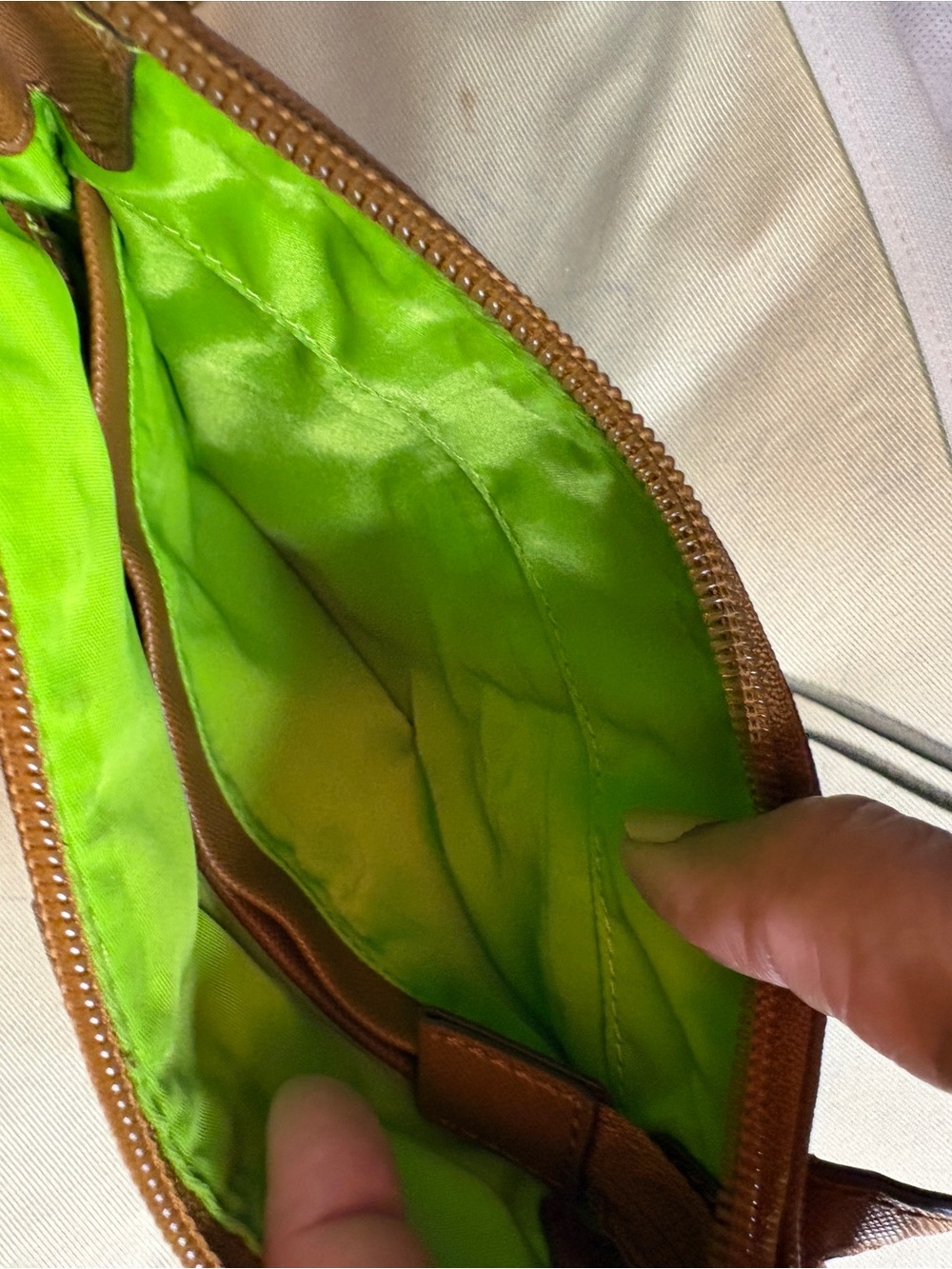 Michael Michael Kors Kempton Crossbody W Lime Inside. Callout - Picture 6 of 11